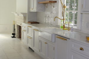 White kitchen countertops