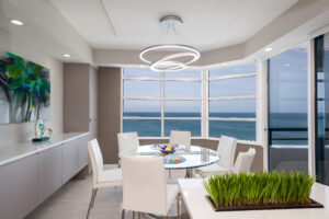 Round dining table